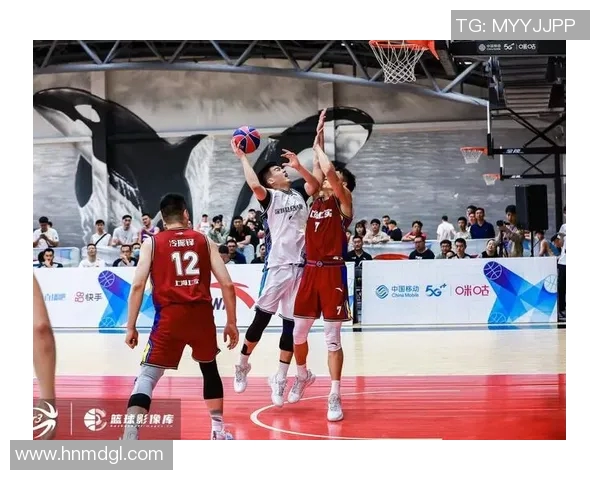 深圳篮球队在城市联赛中以95分稳居积分榜首位展现强劲实力